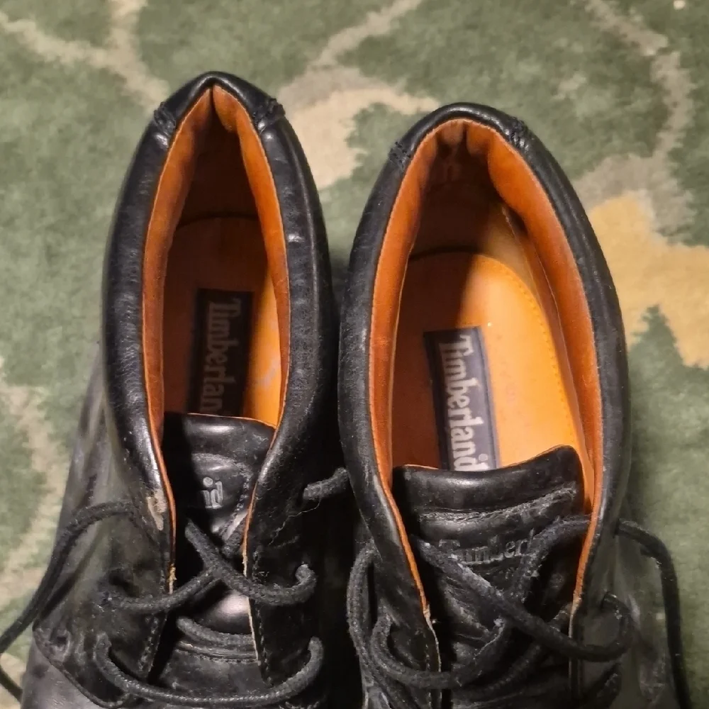 Timberland Black Leather Chukka Boots with Tan Lining